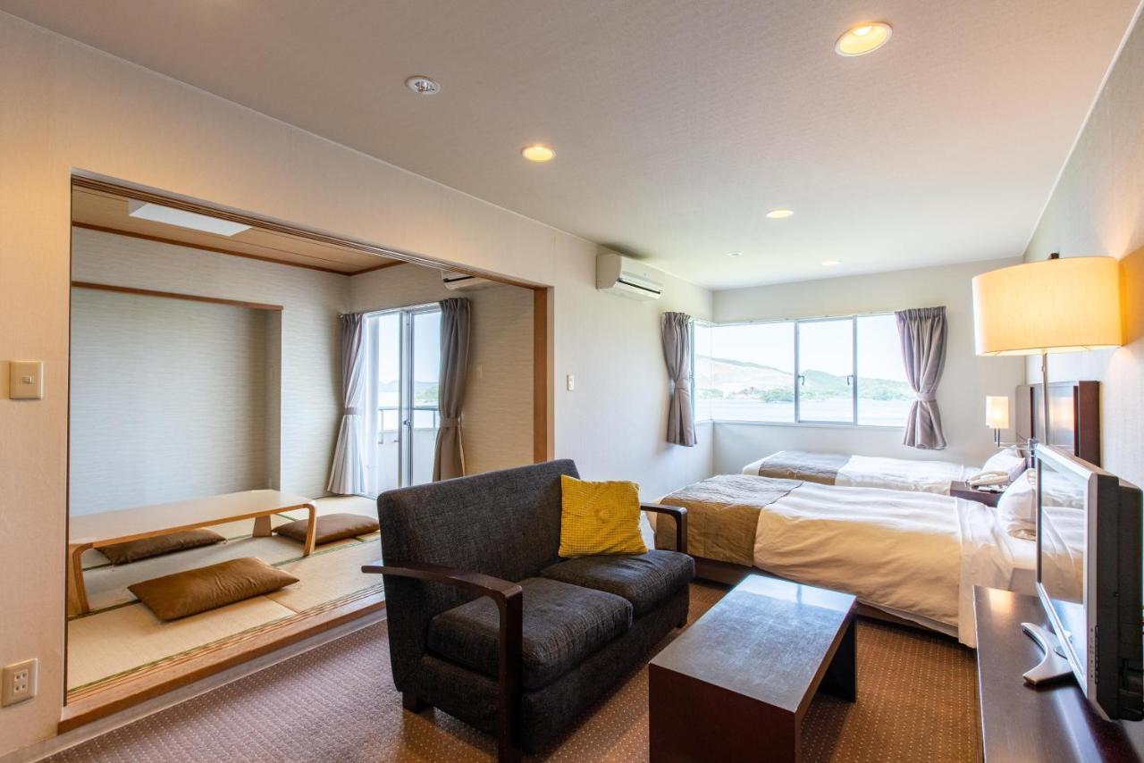 Wisterian Life Club Toba Hotel Buitenkant foto