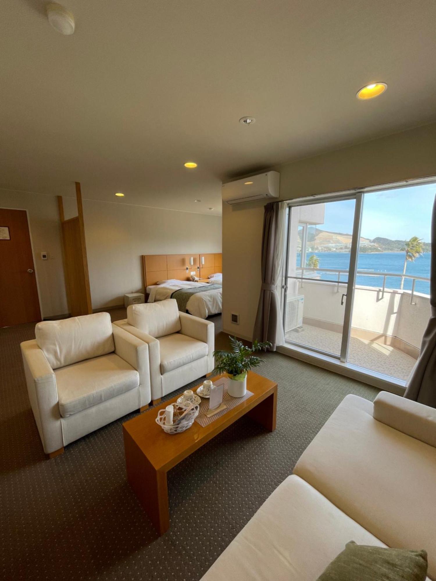 Wisterian Life Club Toba Hotel Buitenkant foto